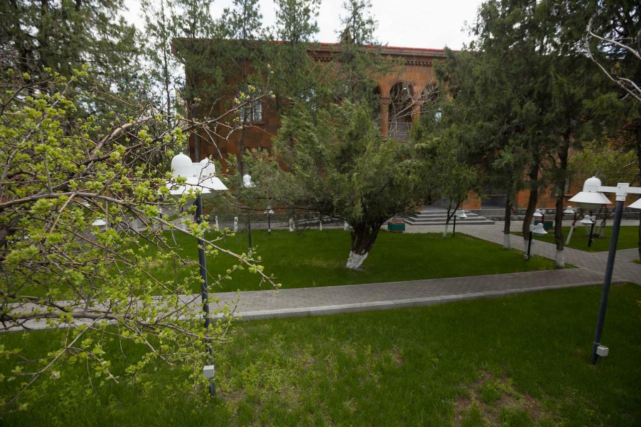 Annabella Boutique Hotel Yerevan Exterior photo
